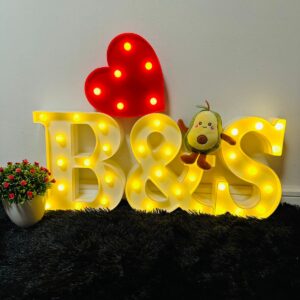 Letras led "3 letras + corazón"​